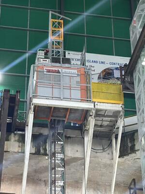 Reverse type building hoist Q345B Steel 1000kg Material Rack And Pinion Hoist Lift For Tunnel