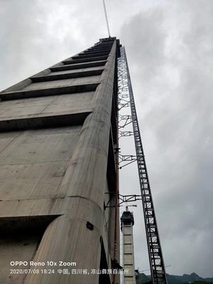 Inclined Mast 500m Building Site Hoist For Chimneys Construction