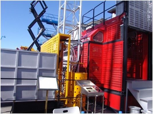 1.6ton Building Construction Hoist , 300m Passenger And Material Hoist